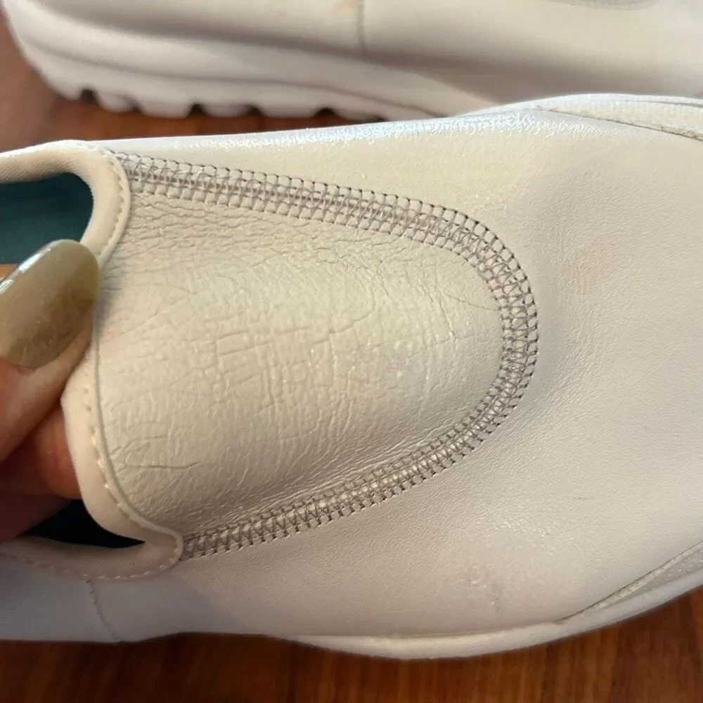 Skechers white go walk lady sneakers size 8.5